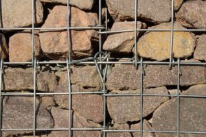 gabions decoratifs remplis de pierres