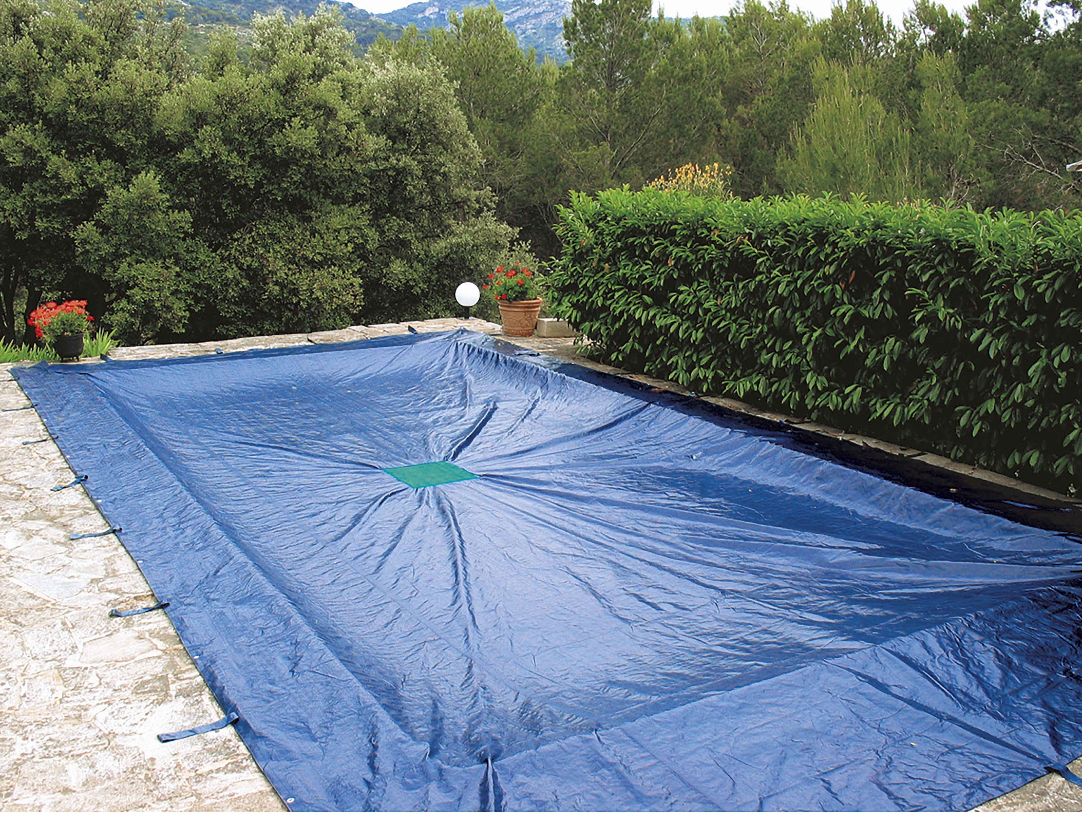 Comment faire l'hivernage passif d'une piscine en hiver